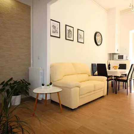 Old Fuer 6 Gaeste Mit Meerblick Apartment Porec
